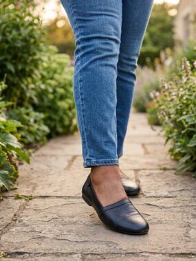 Penner Black Leather Slip-On Loafers Flats Size 7.5